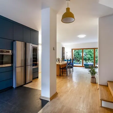 Huge & Luxury House - 6 Floors- 6 Bedrooms - Center * Warszawa